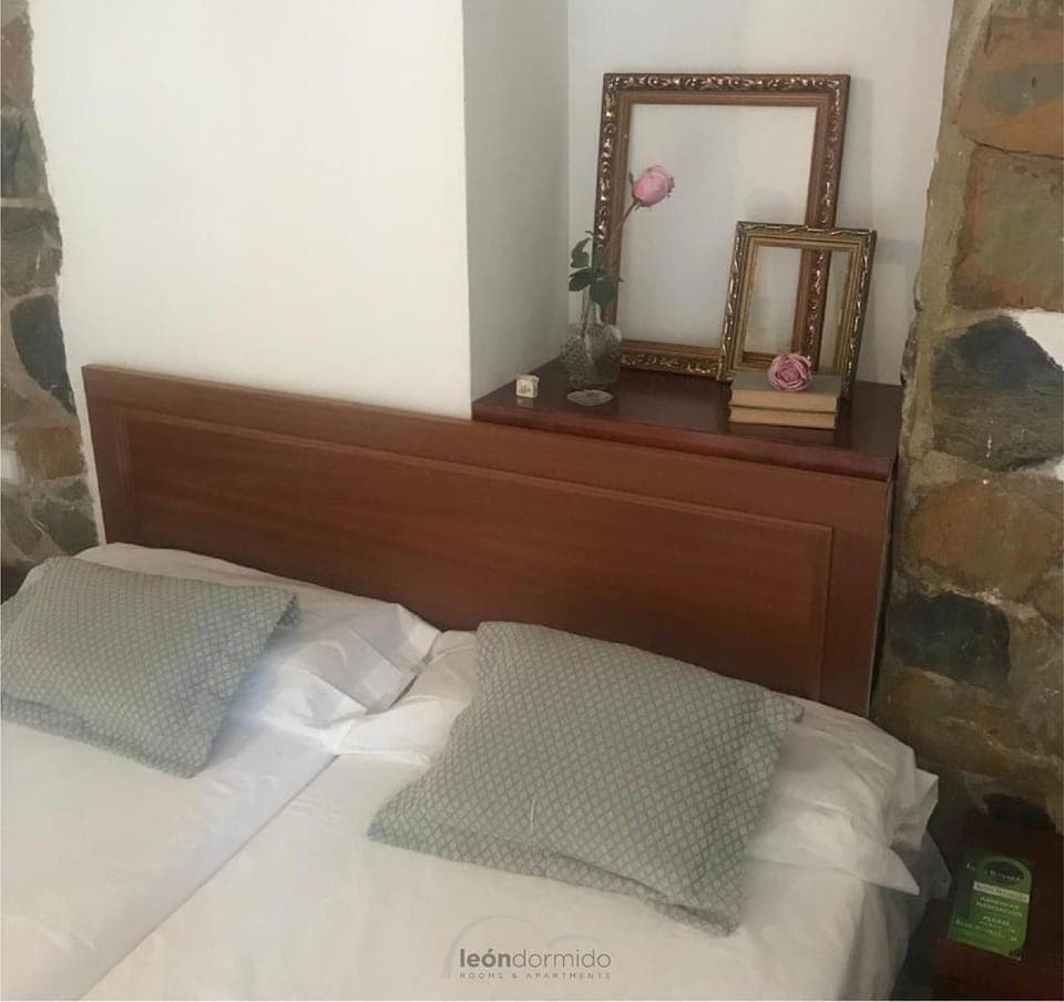 Hostal León Dormido Hostel in Marina Baixa