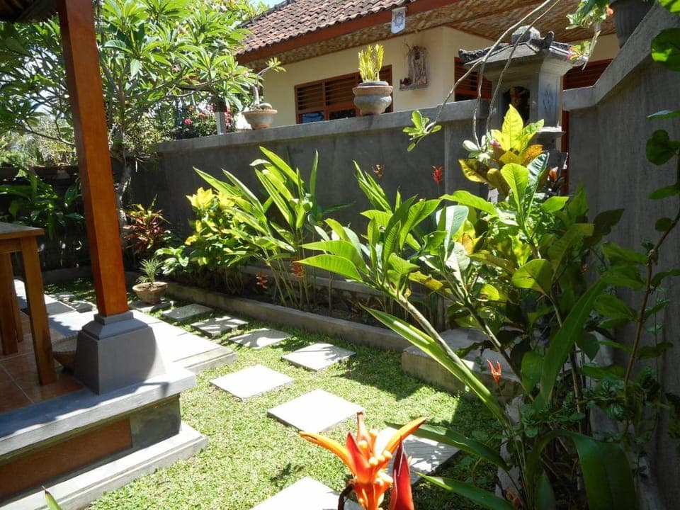 Cegeng Lestari Guesthouse Bed and Breakfast in Sidemen