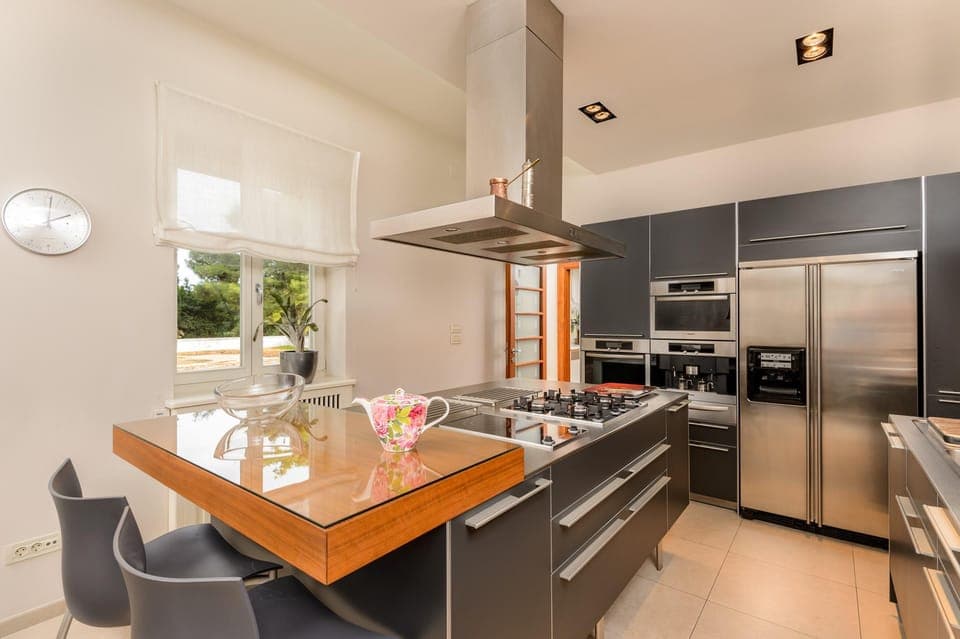 Luxury seaside villa 10 minutes from old town Villa in Split