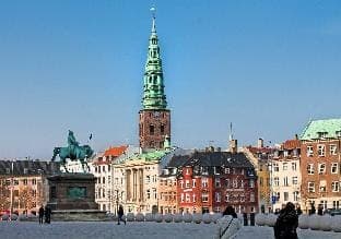 Large   Modern 4 Bedroom Flat Apartment in Frederiksberg