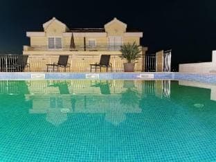 Apartments Villa Moonlight - Standard Two Bedroom Apartment with Large Terrace Jenny Apartment in Okrug Gornji