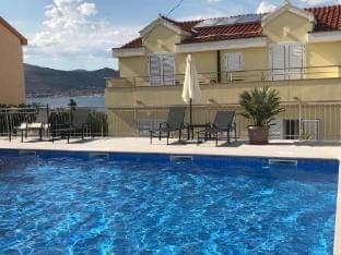 Apartments Villa Moonlight - One Bedroom Apartment with Sea View Terrace and Balcony Mia Apartment in Okrug Gornji