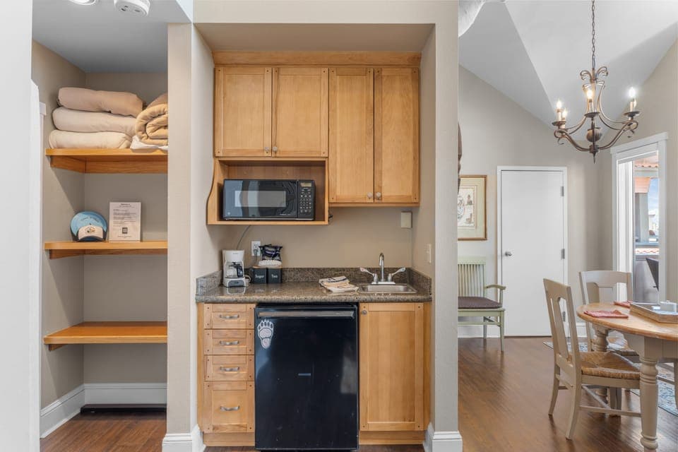 Kitchenette.