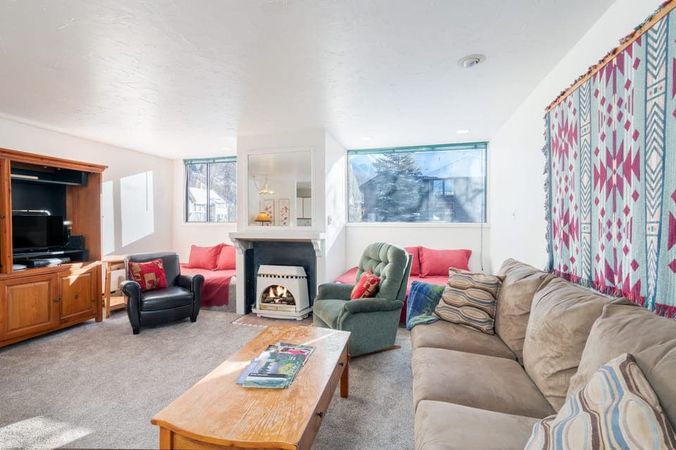 Living room with a fireplace to keep you warm.
