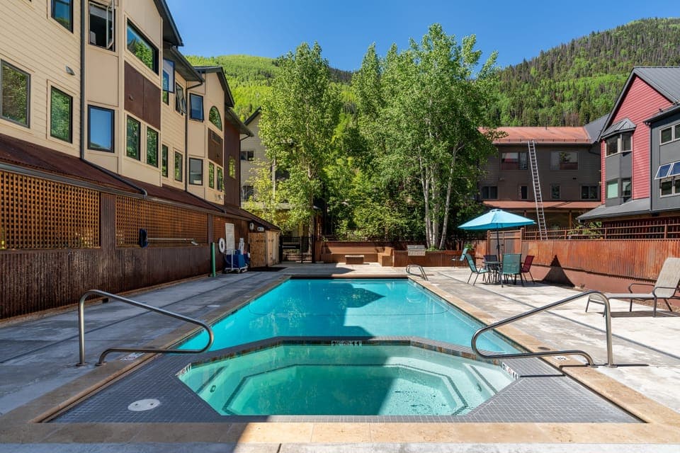 Communal hot tub.