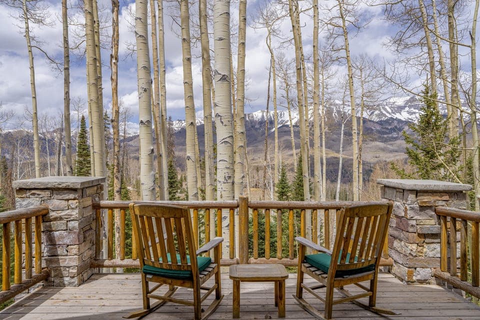 Mountain-view lounge area.
