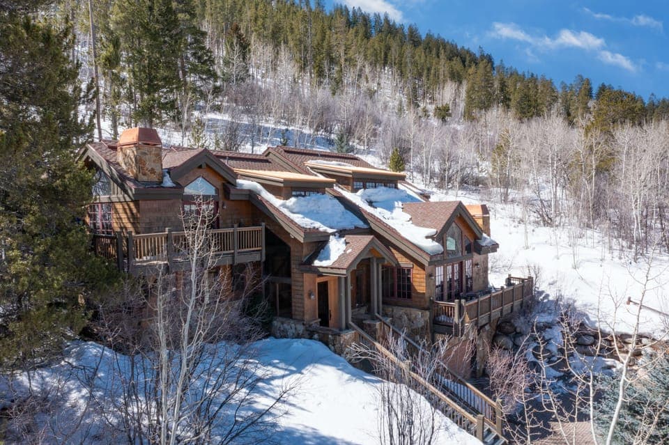 Enjoy an exclusive neighborhood location with tons of privacy, overlooking the EagleVail Golf Course.