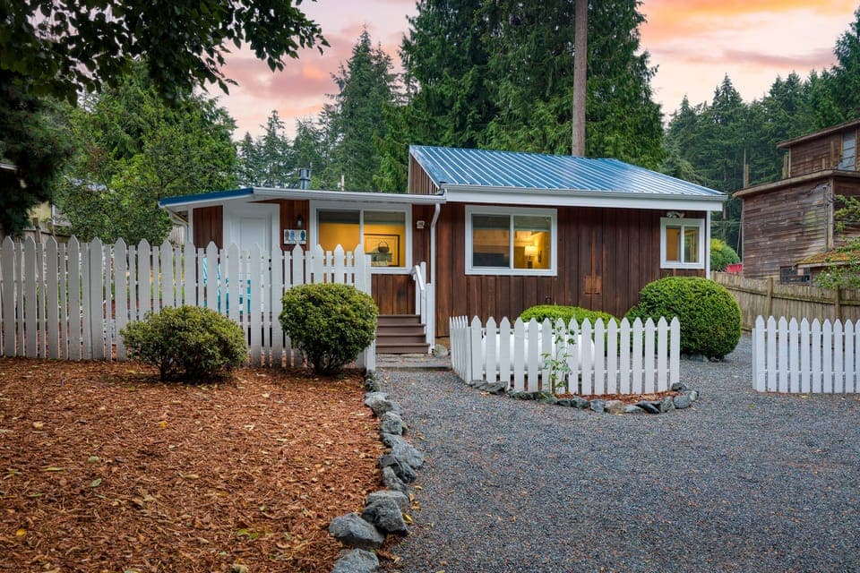 Welcome to Cottage By The Bay!