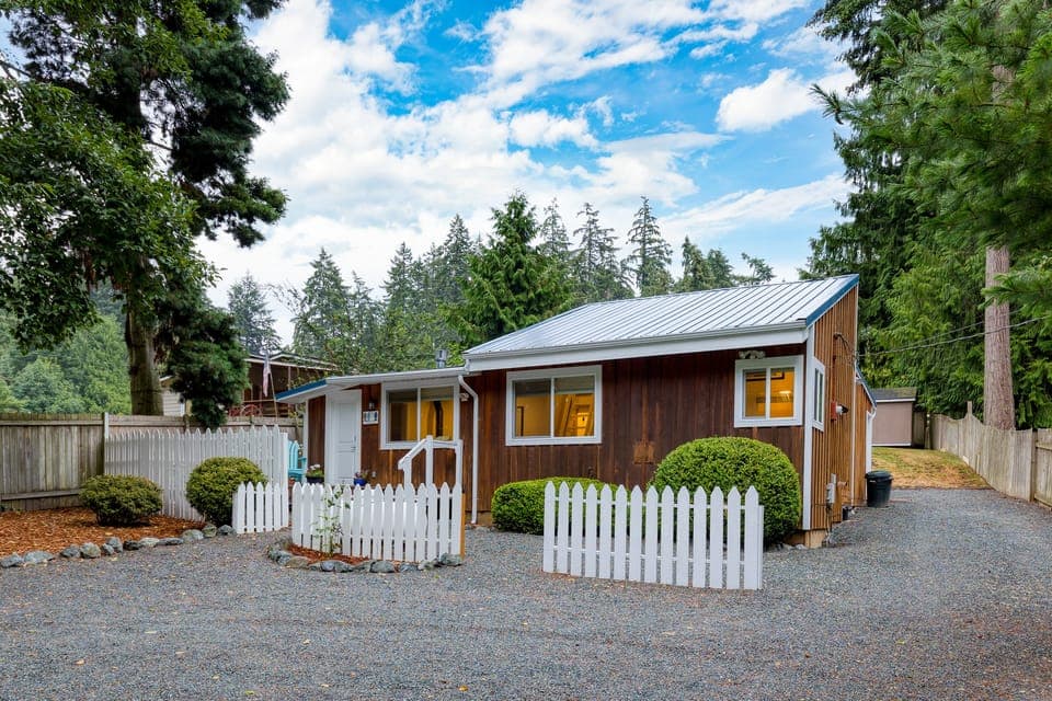 Cottage By The Bay is calling!