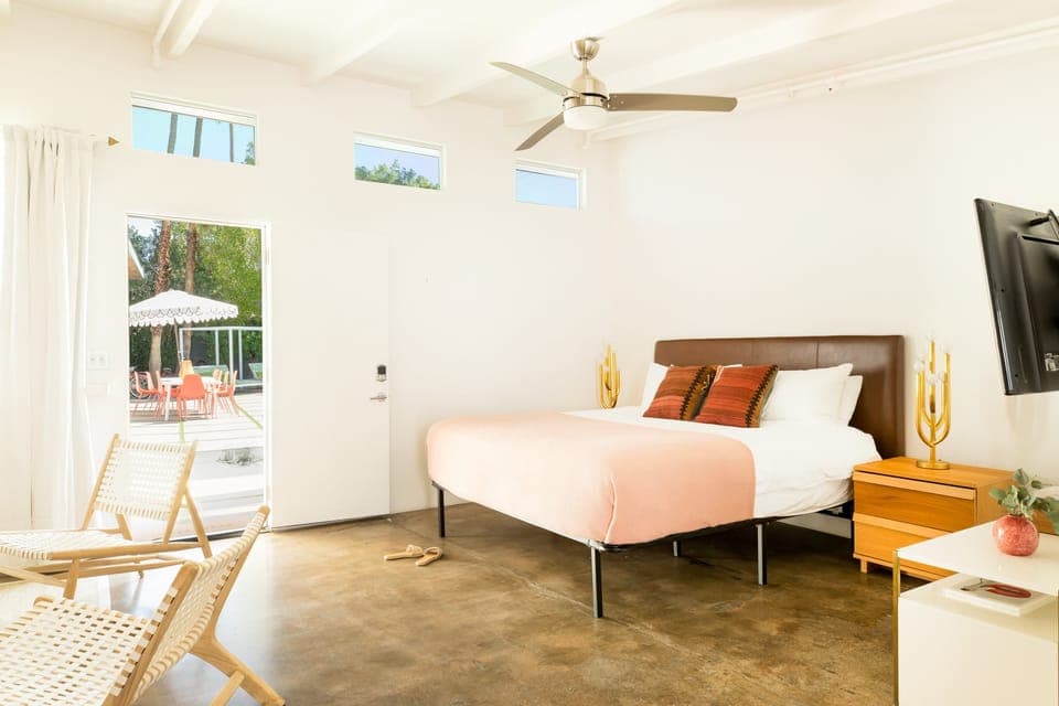 (Room 2)