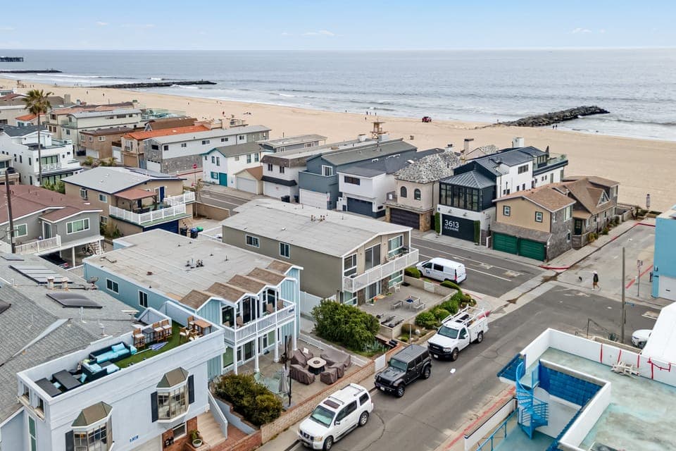 Charming coastal neighborhood with laid-back vibes and beachy surroundings.