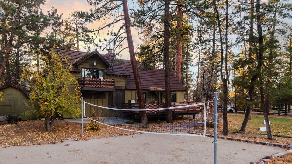 Enjoy a game of volleyball in the spacious backyard. (Gambler)