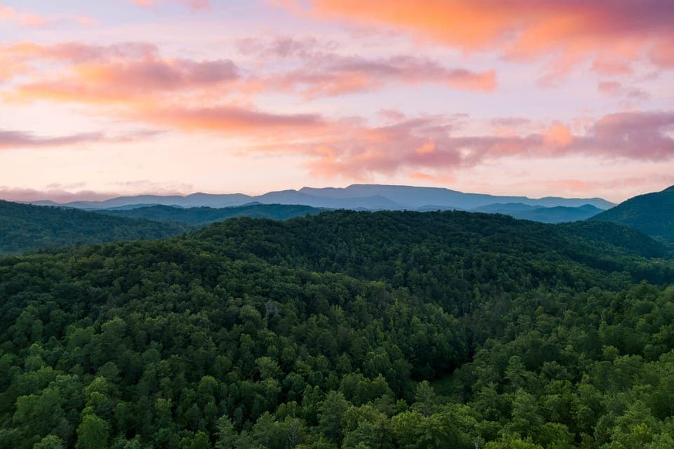 Experience Smoky Mountains, AvantStay style!