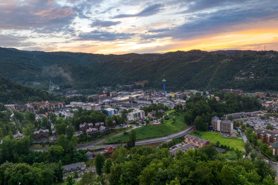 Experience Smoky Mountains, AvantStay style!