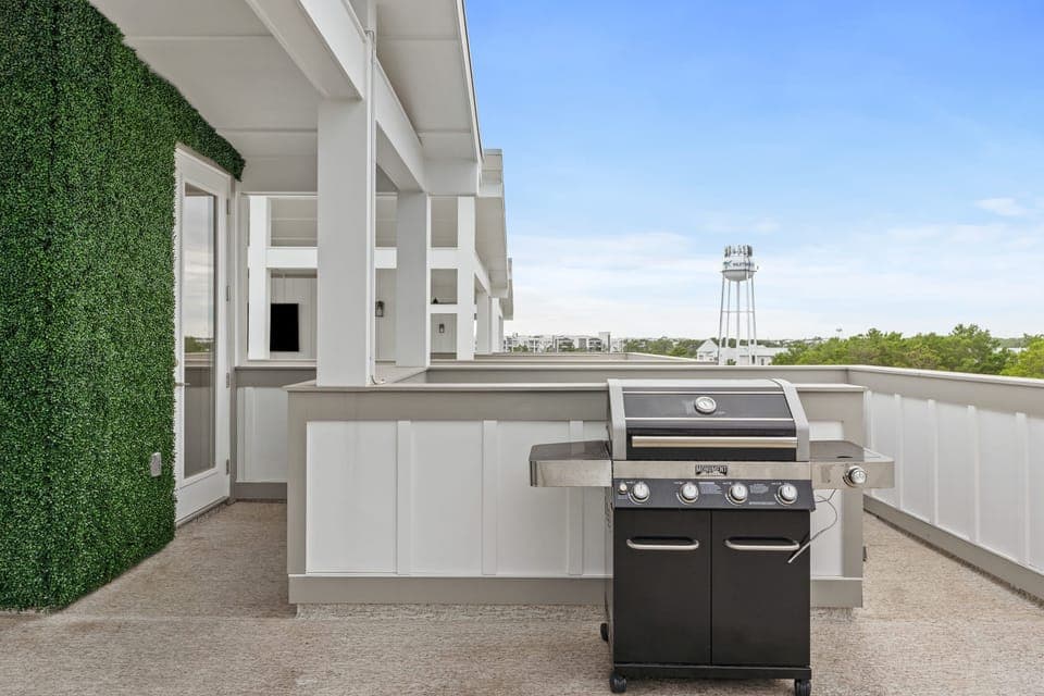 Grill. (Coastal Canopy)