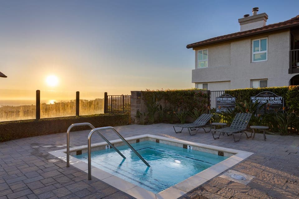 Enjoy the hot tub with ocean views!