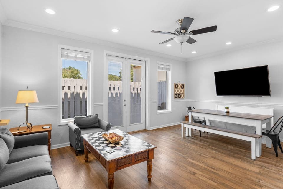 spacious and inviting living area, perfect for games and relaxation.