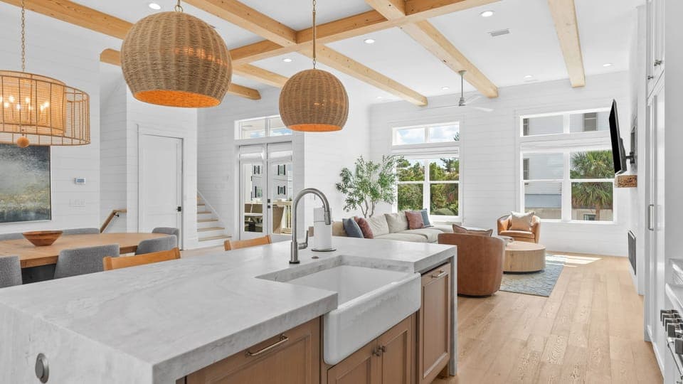 Large kitchen island for easy meal prepping.