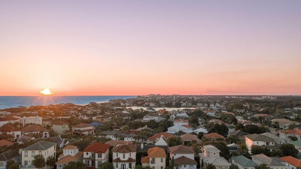 Experience Destin, AvantStay style.