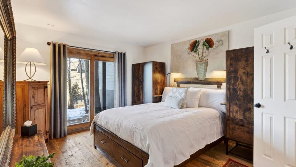 The primary bedroom features a king bed, outdoor access and an ensuite bathroom.