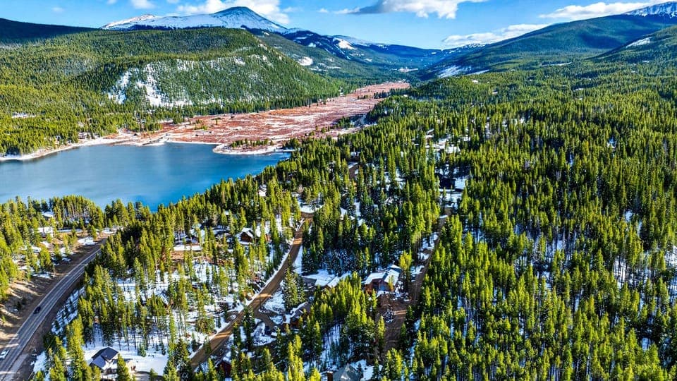 Aerial view of the neighborhood.