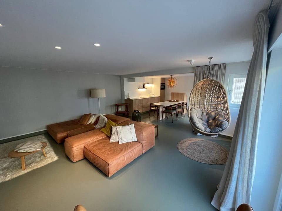 TV and multimedia, Kitchen or kitchenette, Living room, Seating area, Dining area