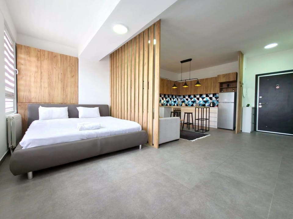 Bed, Kitchen or kitchenette, Photo of the whole room, Bedroom