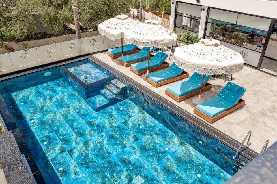 Day, Swimming pool, sunbed