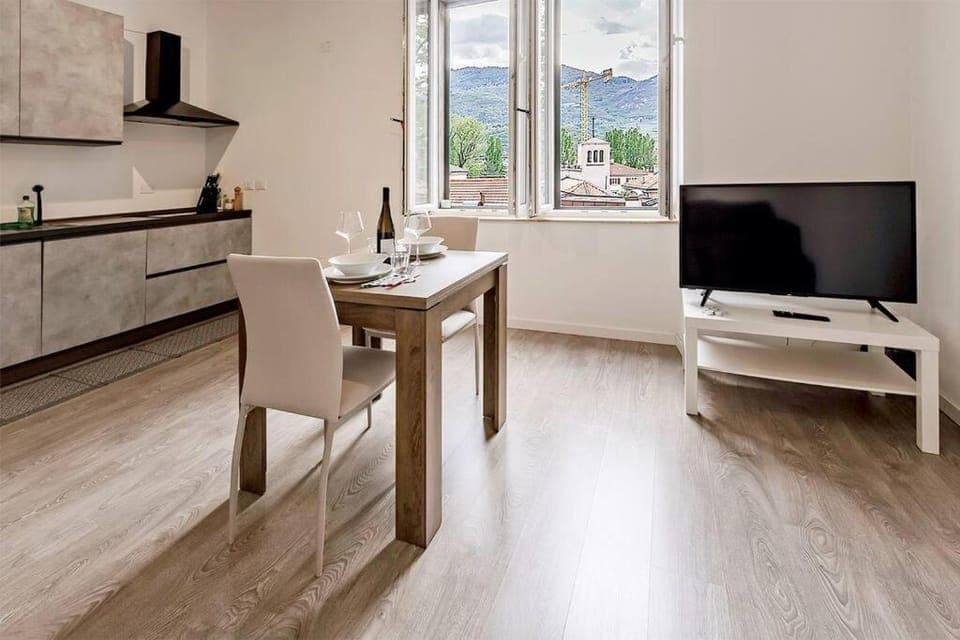 Natural landscape, TV and multimedia, Kitchen or kitchenette, Dining area, Mountain view