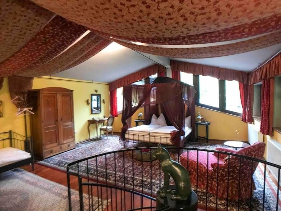 Bed, Living room, Photo of the whole room, Bedroom, wardrobe