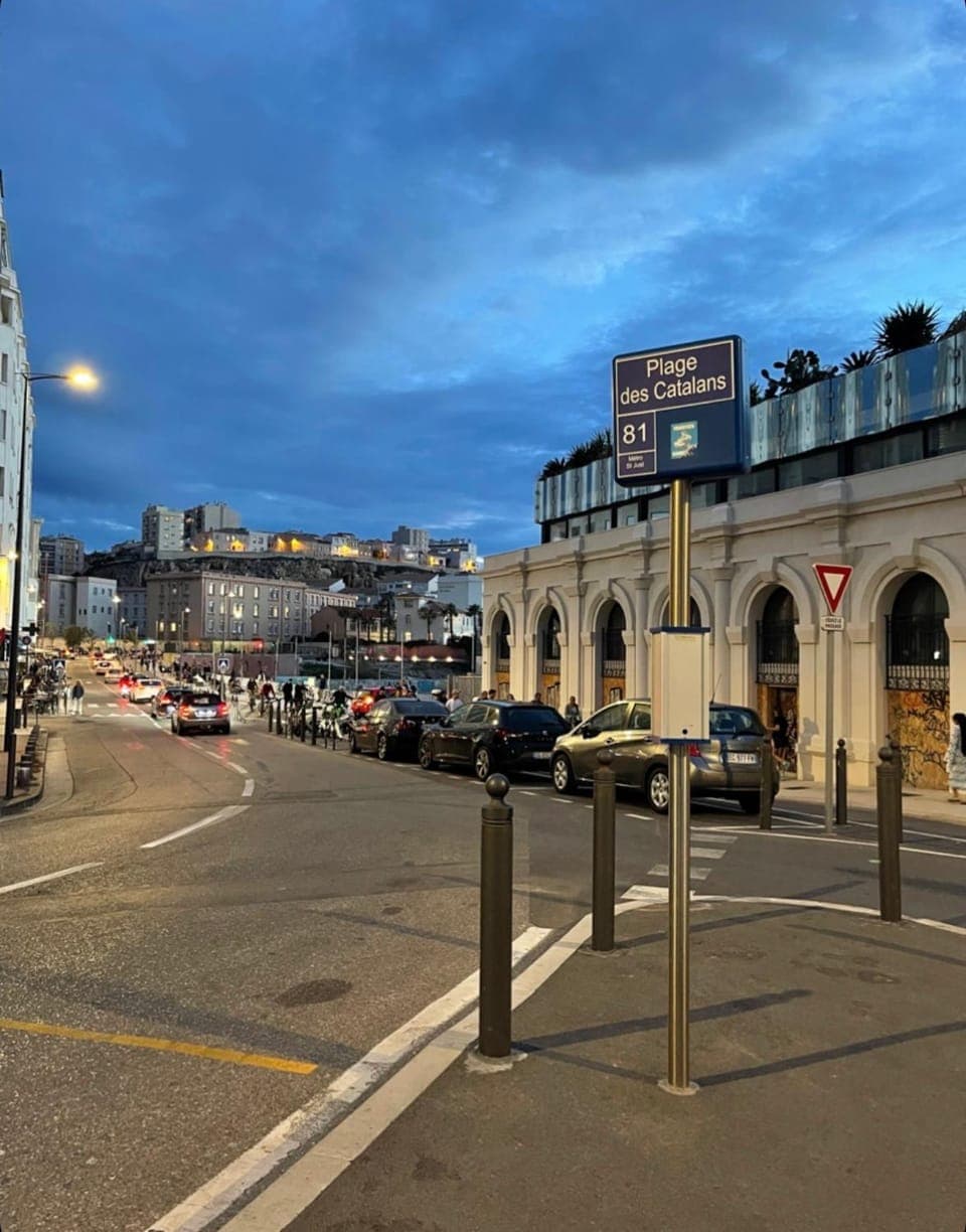 Property building, Neighbourhood, Location