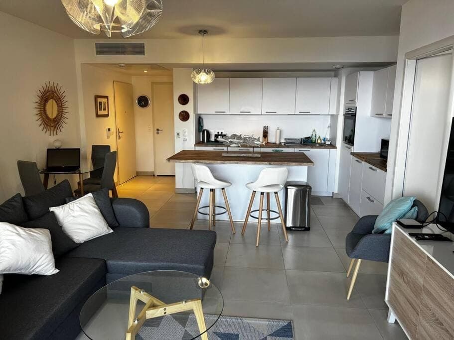 Kitchen or kitchenette, Living room