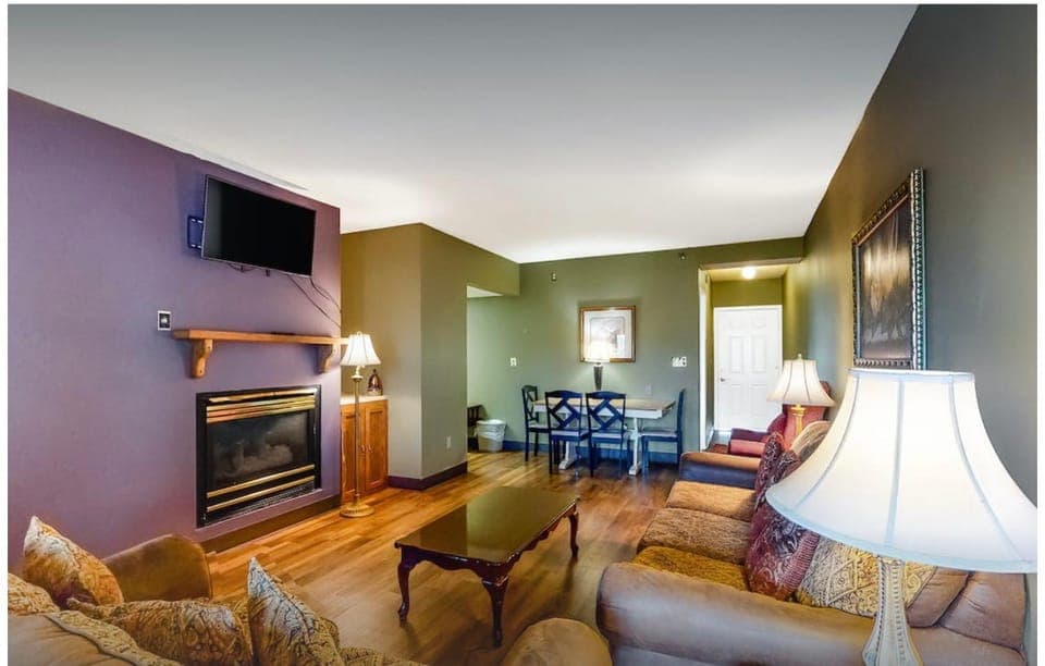 TV and multimedia, Living room, Seating area, flat iron