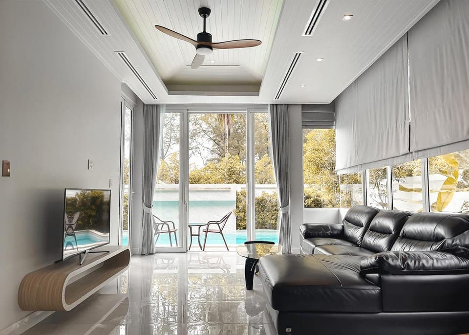 TV and multimedia, Living room, Pool view