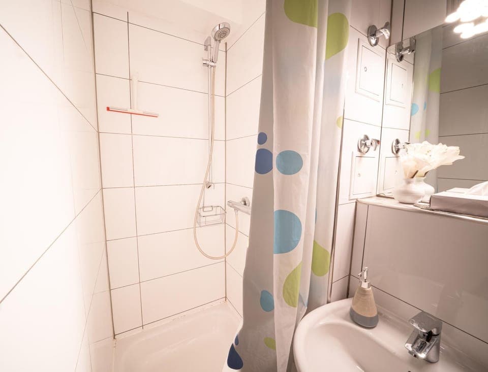 Shower, Bathroom, towels