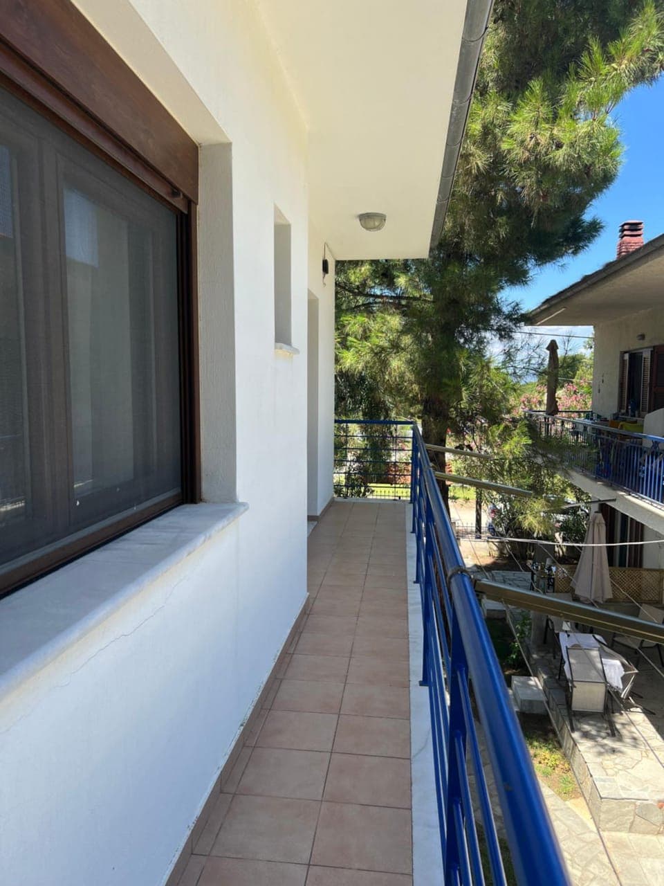 Property building, Day, Balcony/Terrace