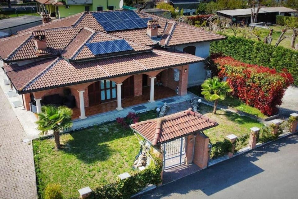 Property building, Spring, Day, Neighbourhood, Bird's eye view, Garden, Garden view, Street view