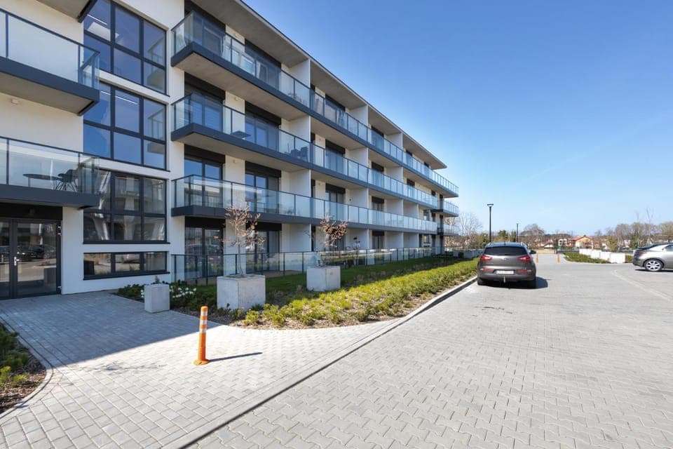 Property building, Neighbourhood, Location