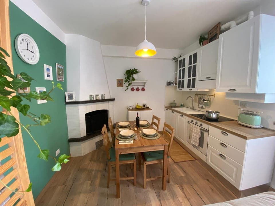 Kitchen or kitchenette, Dining area, minibar, oven, pet friendly, stove