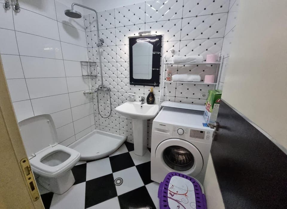 Shower, Toilet, Bathroom, towels, washing machine