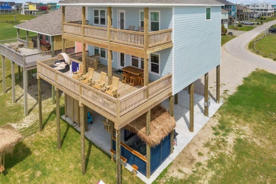 Property building, View (from property/room), Balcony/Terrace