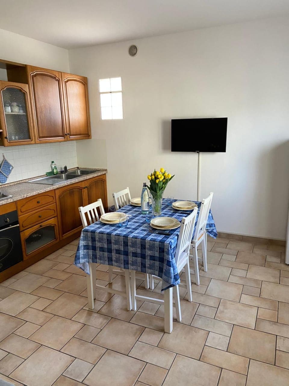 TV and multimedia, Kitchen or kitchenette, Dining area