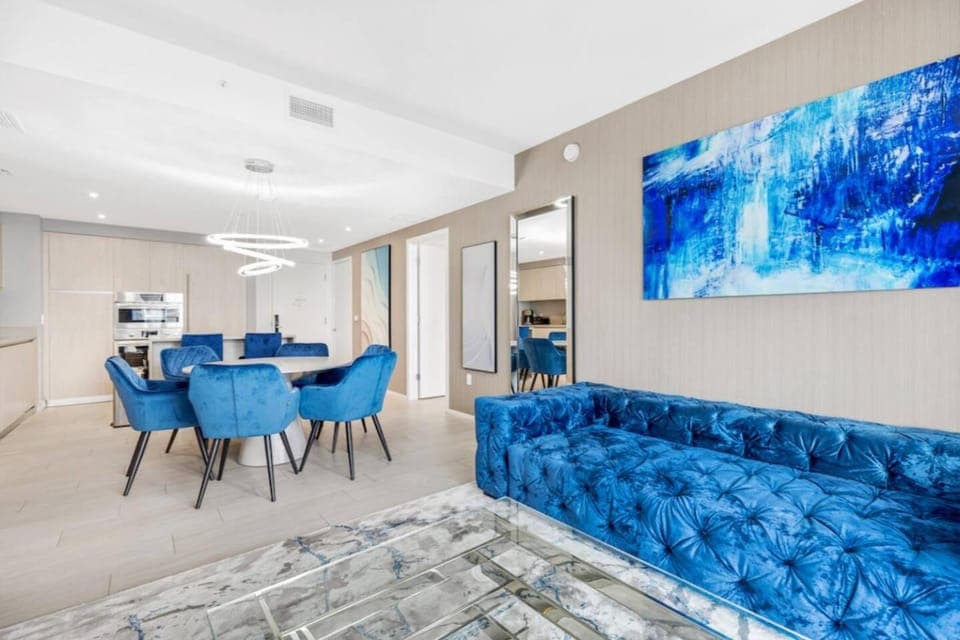 Kitchen or kitchenette, Living room, Seating area, Dining area