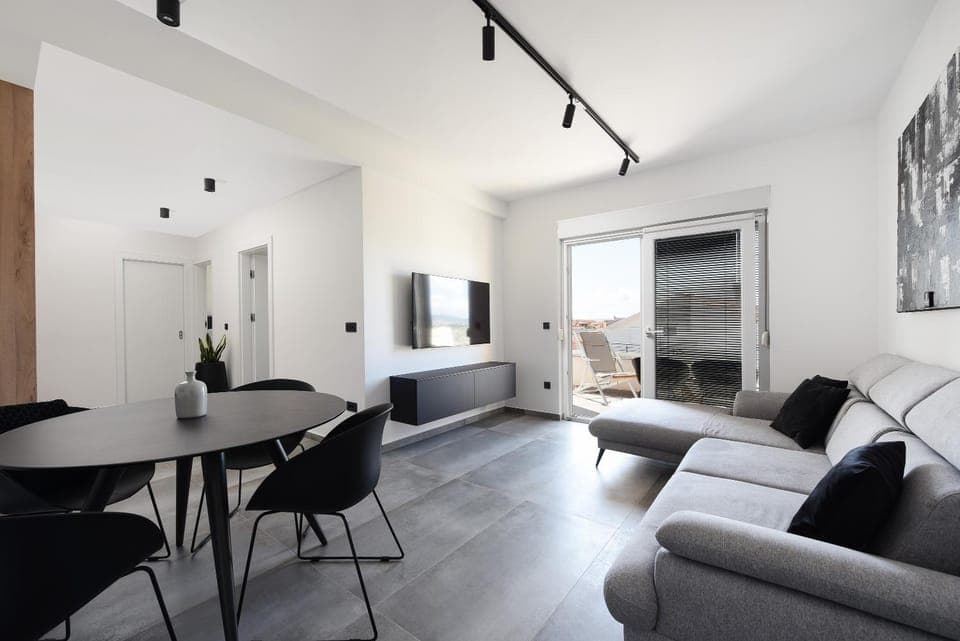 TV and multimedia, Living room, Seating area, Dining area