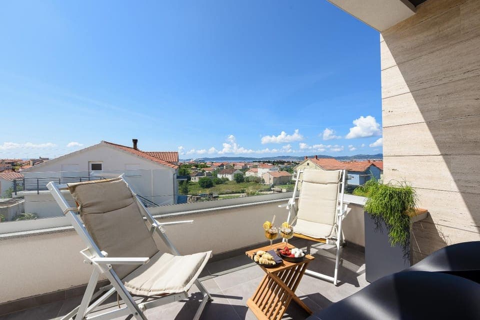 Patio, Natural landscape, View (from property/room), Balcony/Terrace, Seating area, Dining area, sunbed