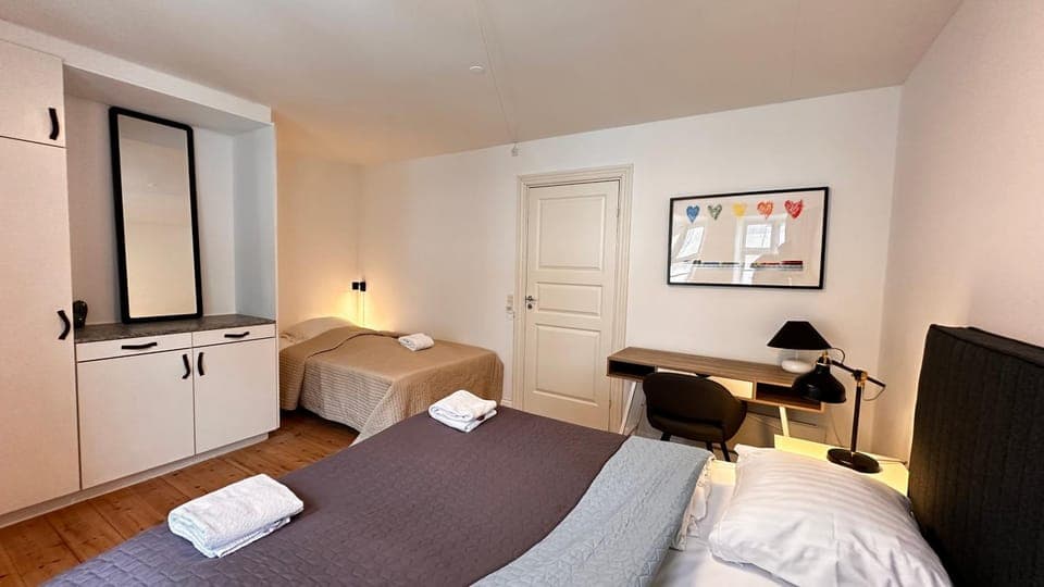 Photo of the whole room, Bedroom