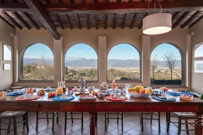 Food and drinks, Dining area, Food, Mountain view, Drinks