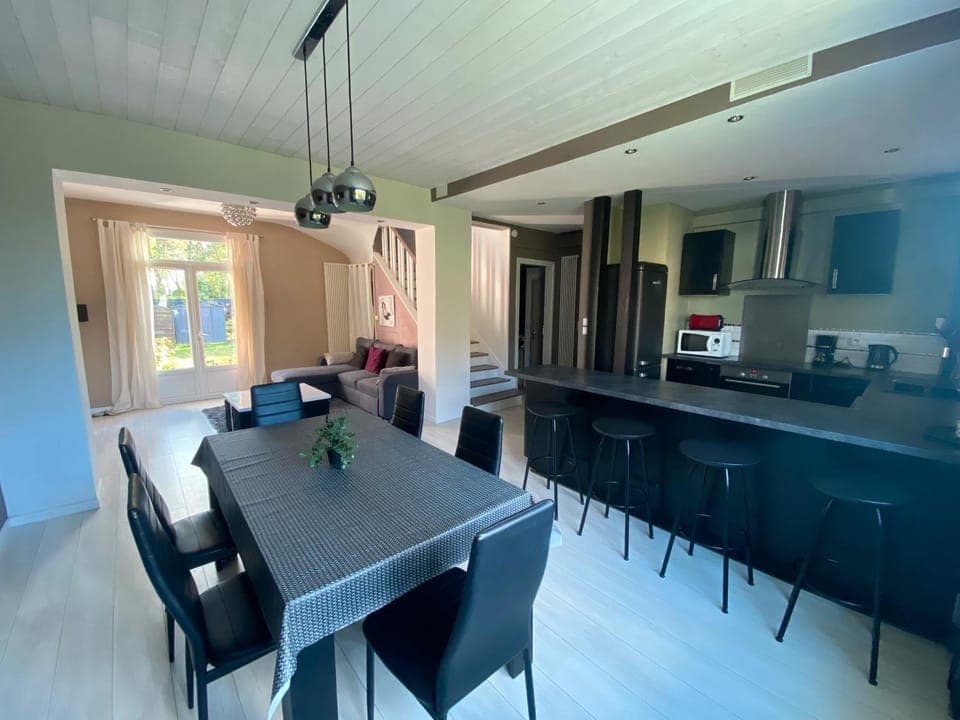 Property building, Kitchen or kitchenette, Living room