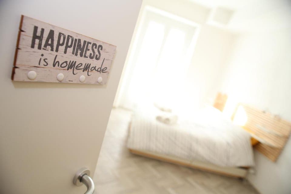 Bed, Photo of the whole room, Logo/Certificate/Sign, Bedroom