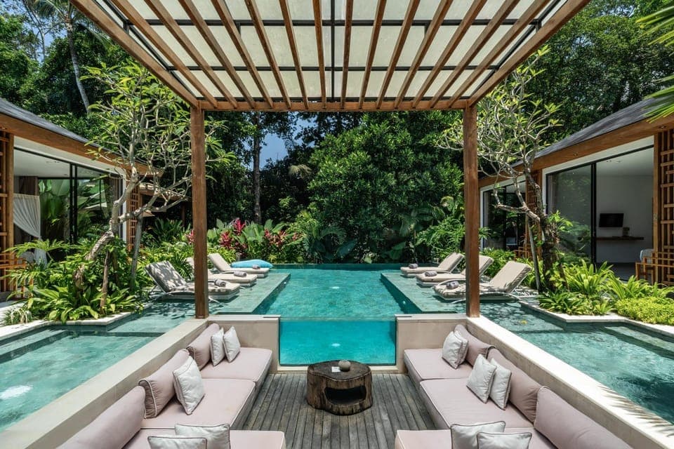 Garden view, Pool view, Swimming pool, sunbed